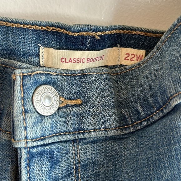 Levi’s Classic Bootcut Mid Rise Jeans - Picture 9 of 10